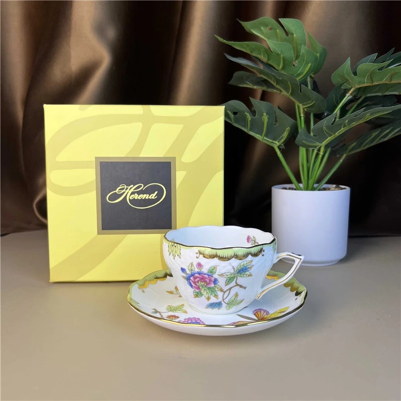 Coffee Tea Gift Basket - Набор кофейных чашек с блюдцами в