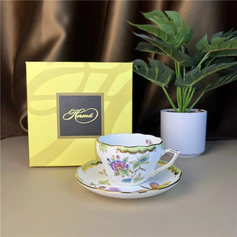 Coffee Tea Gift Basket - Набор кофейных чашек с блюдцами в